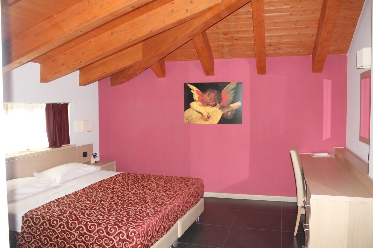 Hotel Eridano Sannazzaro de' Burgondi Exterior photo